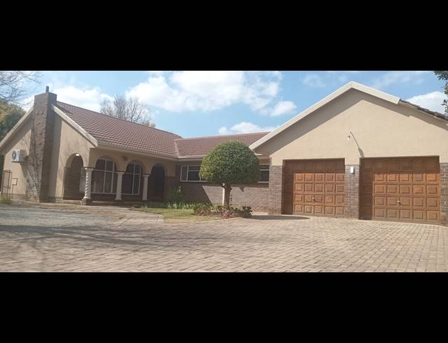 4 BEDROOM FREESTANDING FOR SALE IN NESERHOF